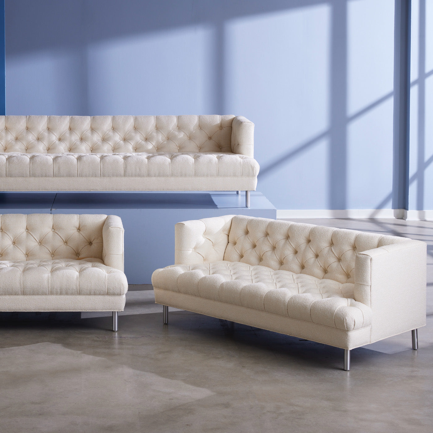 Causeuse Baxter 66 à accoudoirs en T en Serpette ivoire