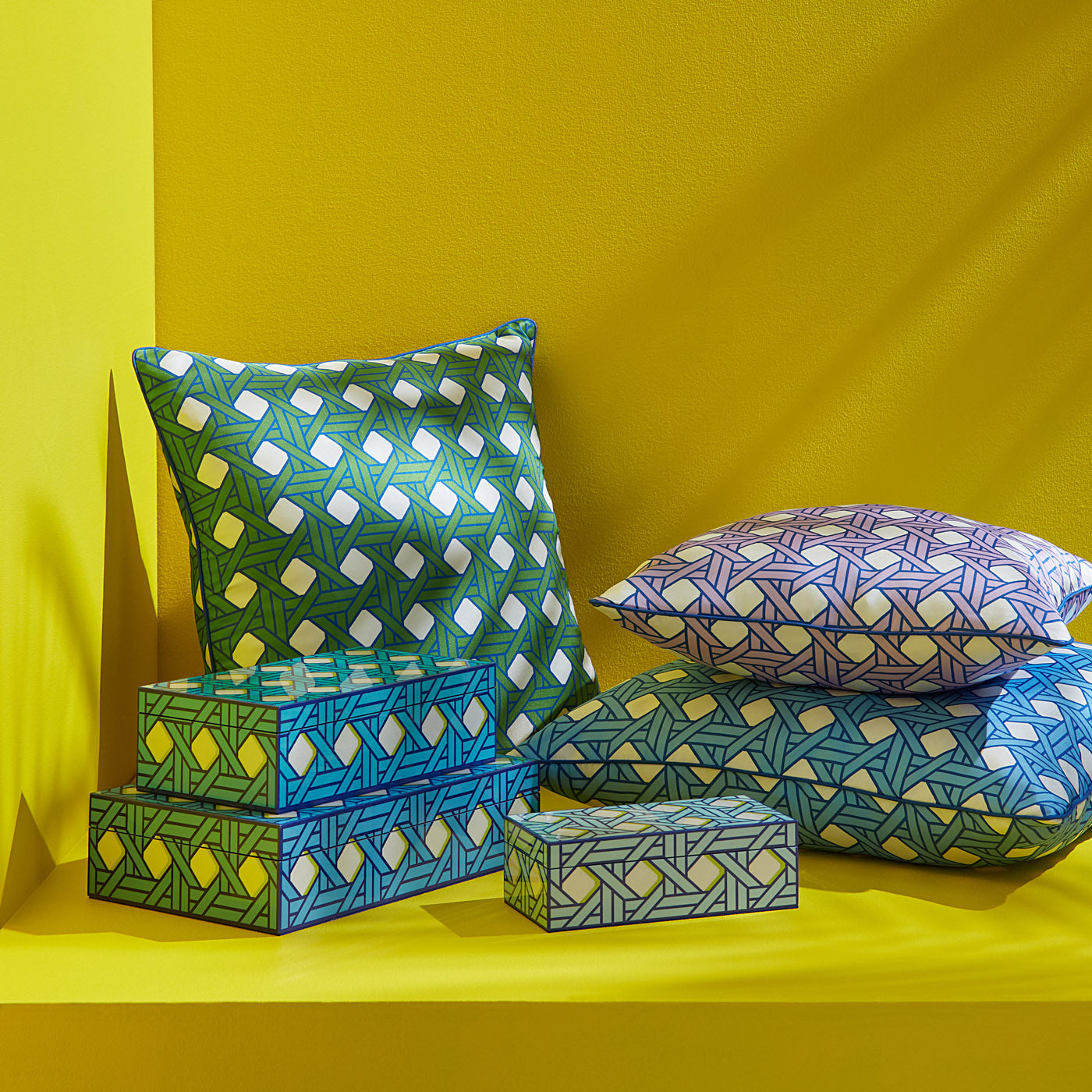 Coussin lavande à motif tressé